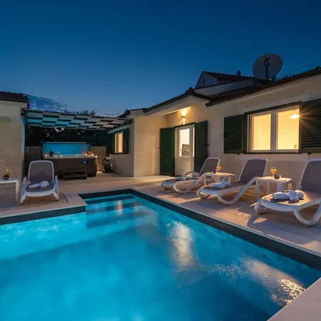 Aurora, Slivno - Makarska *