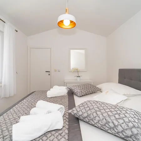 Aurora, Slivno - Makarska * Glibote