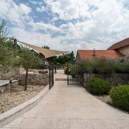 Aurora, Slivno - Makarska *