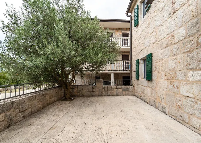 Aurora, Slivno - Makarska Vila